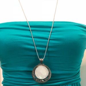 Mother of pearl pendant necklace